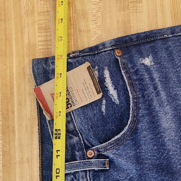 LEVI’S Women’s 501 Original Crop Distressed Denim Jeans, size 30x26 - Picture 13 of 16